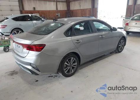 2023 Kia Forte Lxs z USA, uszkodzony, nr VIN 3KPF24AD1PE589297